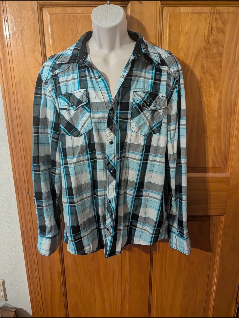 BKE Men’s Plaid Button-Down Shirt in Black, White & Light Blue